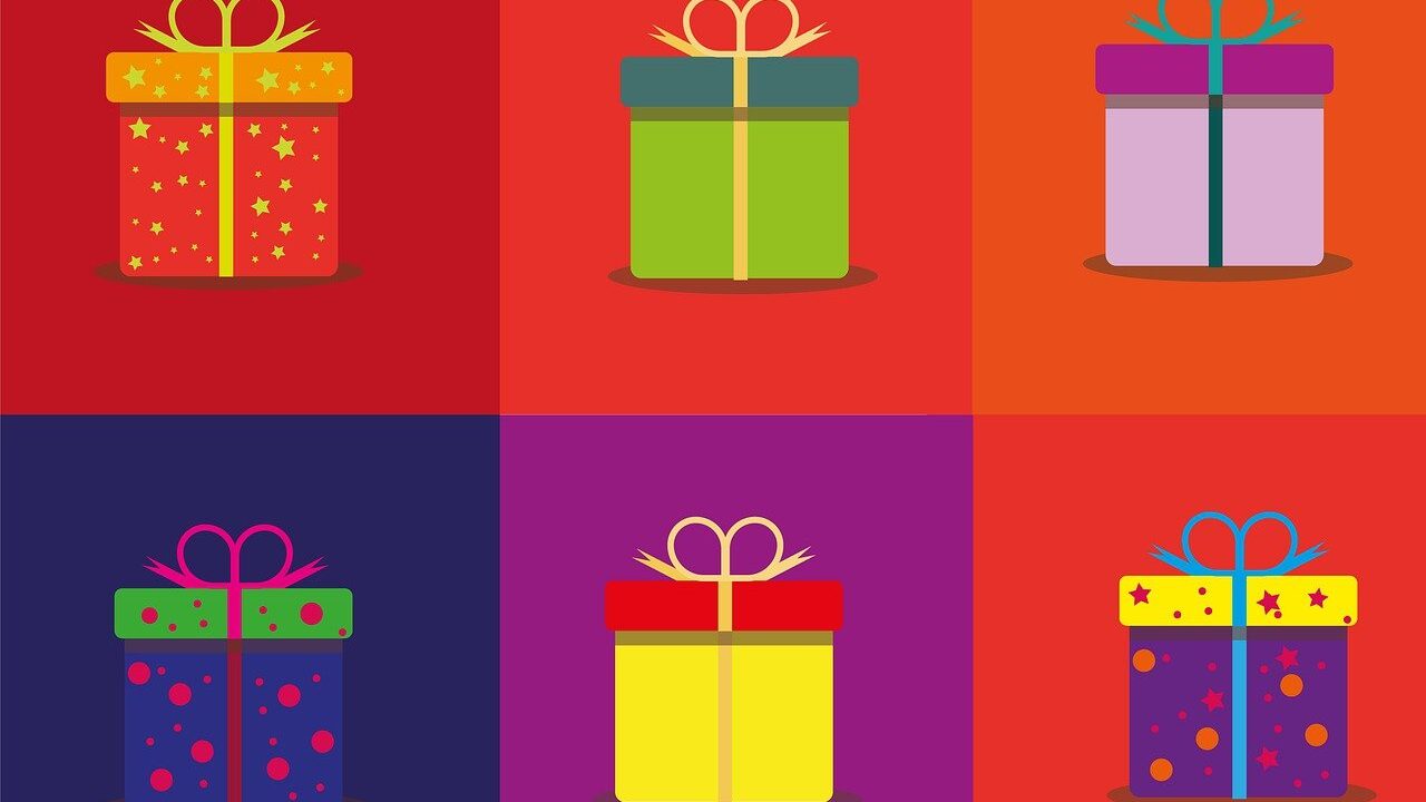 Nachhaltige Weihnachtsgeschenke - ein wichtiger Beitrag für die Gesellschaft 2 gifts 6728777 1280 1 edited