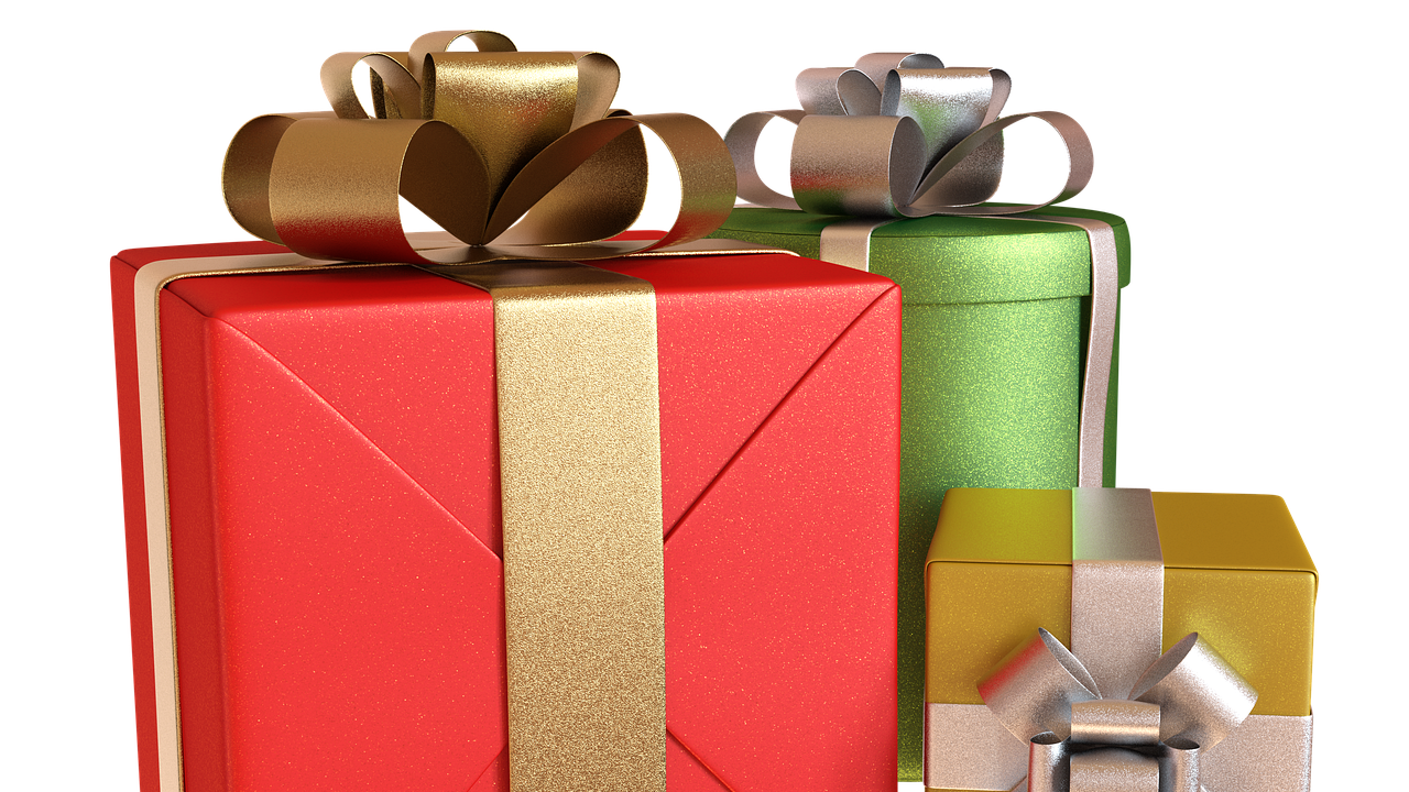 Nachhaltige Weihnachtsgeschenke - ein wichtiger Beitrag für die Gesellschaft 4 gifts 6810563 1280 edited