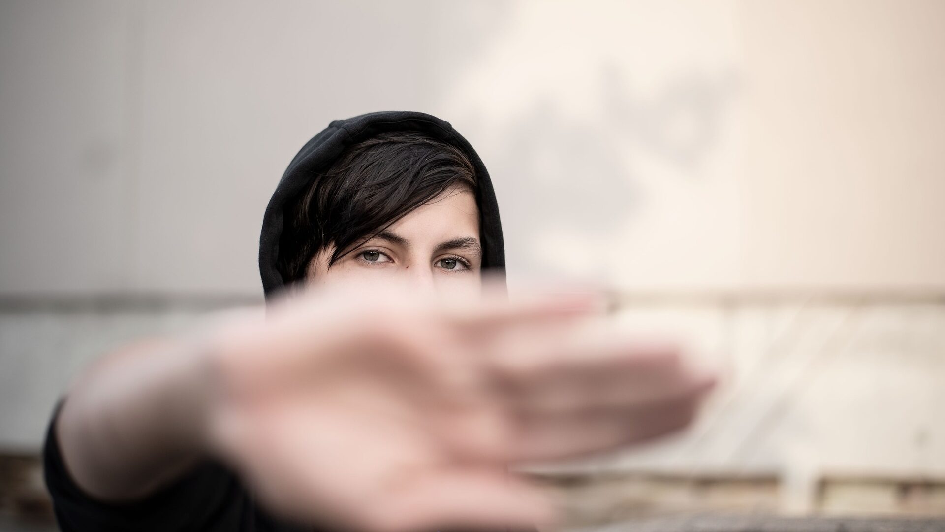 Stalking: Formen, Folgen und Hilfe für Betroffene 3 Sich gegen Stalking wehren.