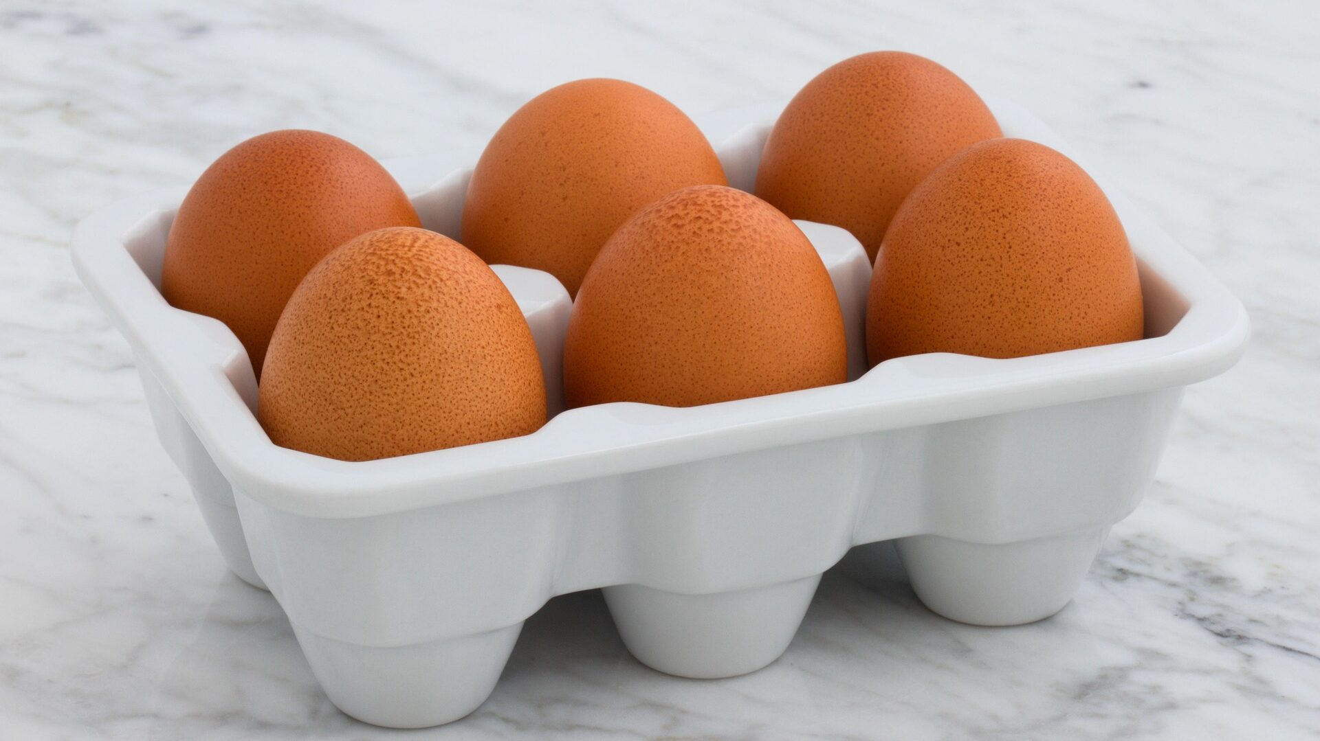 Geniale Heißluftfritteuse - Ihr praktischer Küchenhelfer für den Alltag 3 Auch Eier kann man in der Heißluftfritteuse kochen.