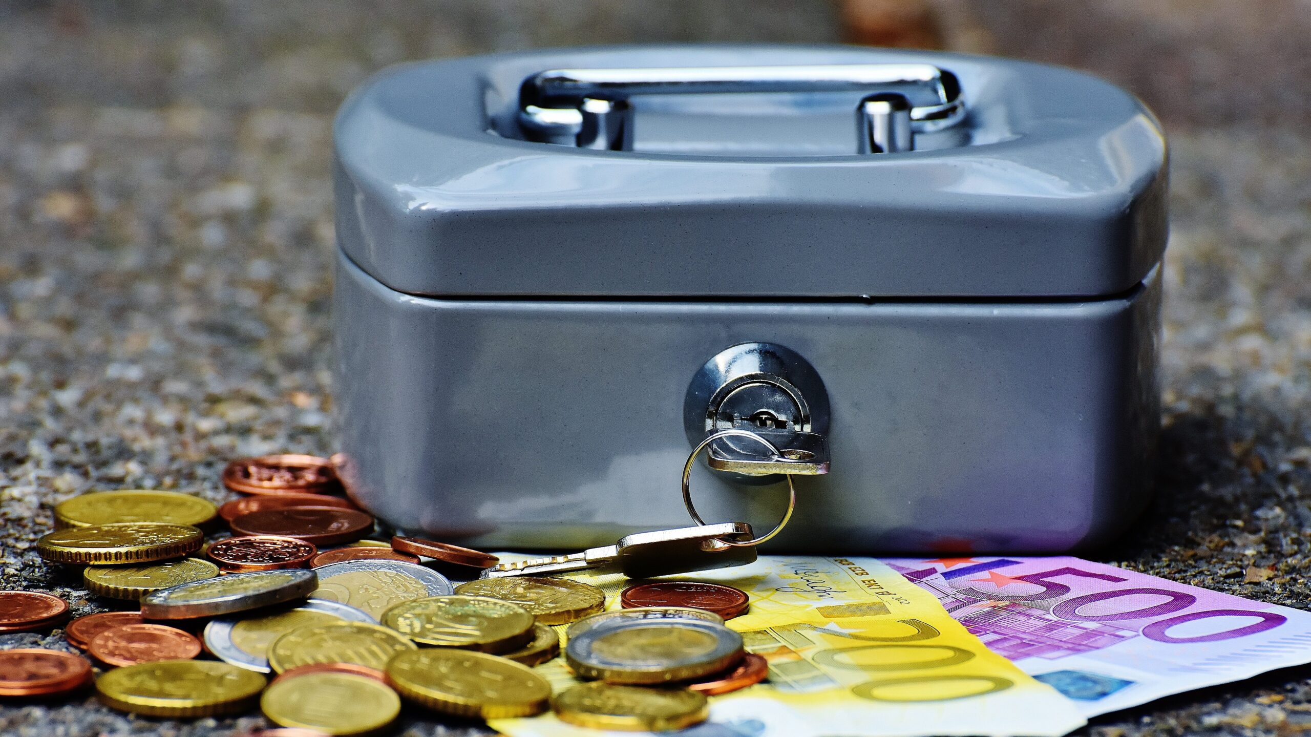 Warum vielen Menschen das Sparen schwerfällt – und wie es einfacher wird 2 Geld sparen