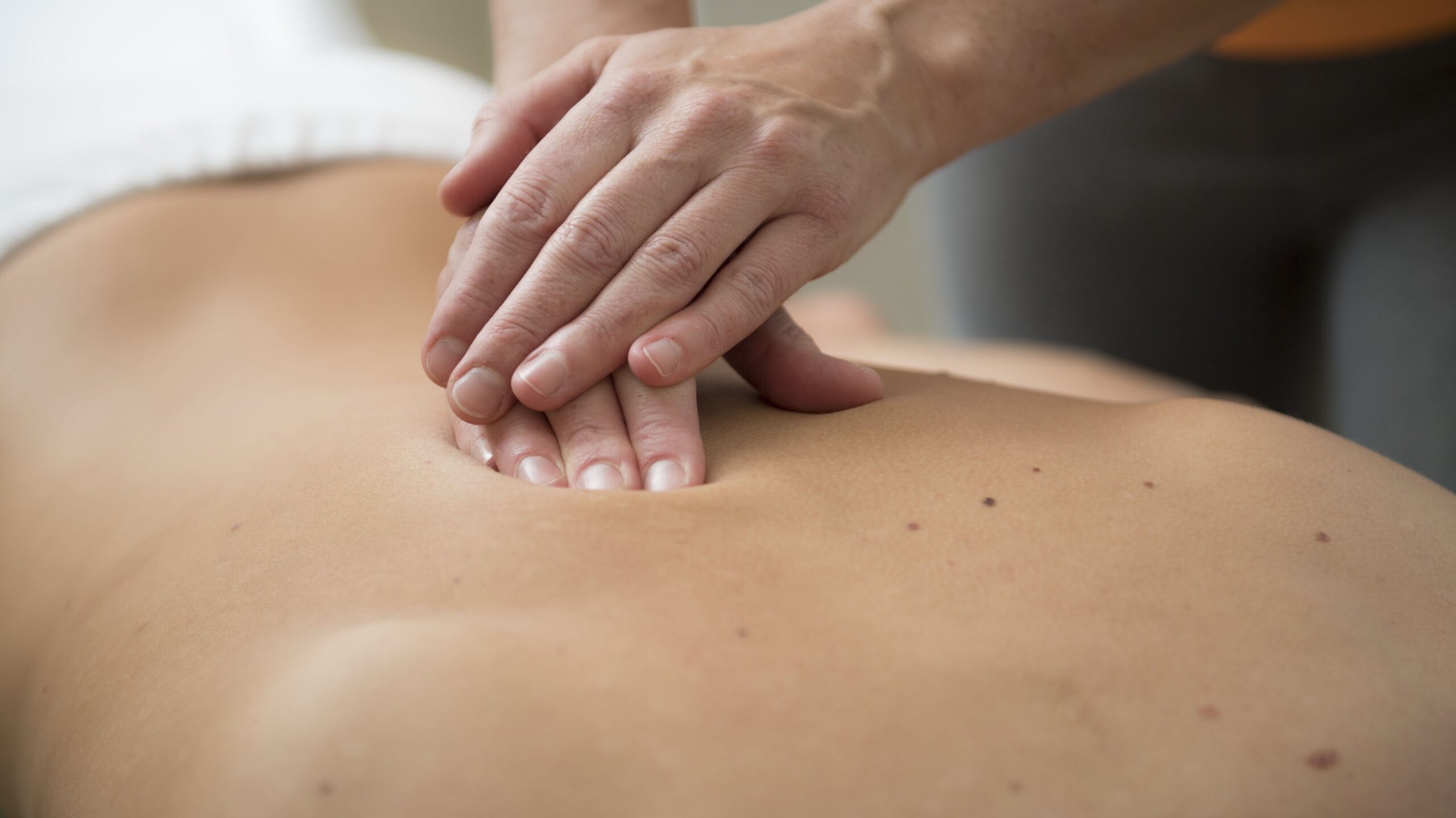 Muskelkater nach dem Sport: Ursachen, Symptome und Behandlung verständlich erklärt 2 Muskelkater nach dem Sport, Massage