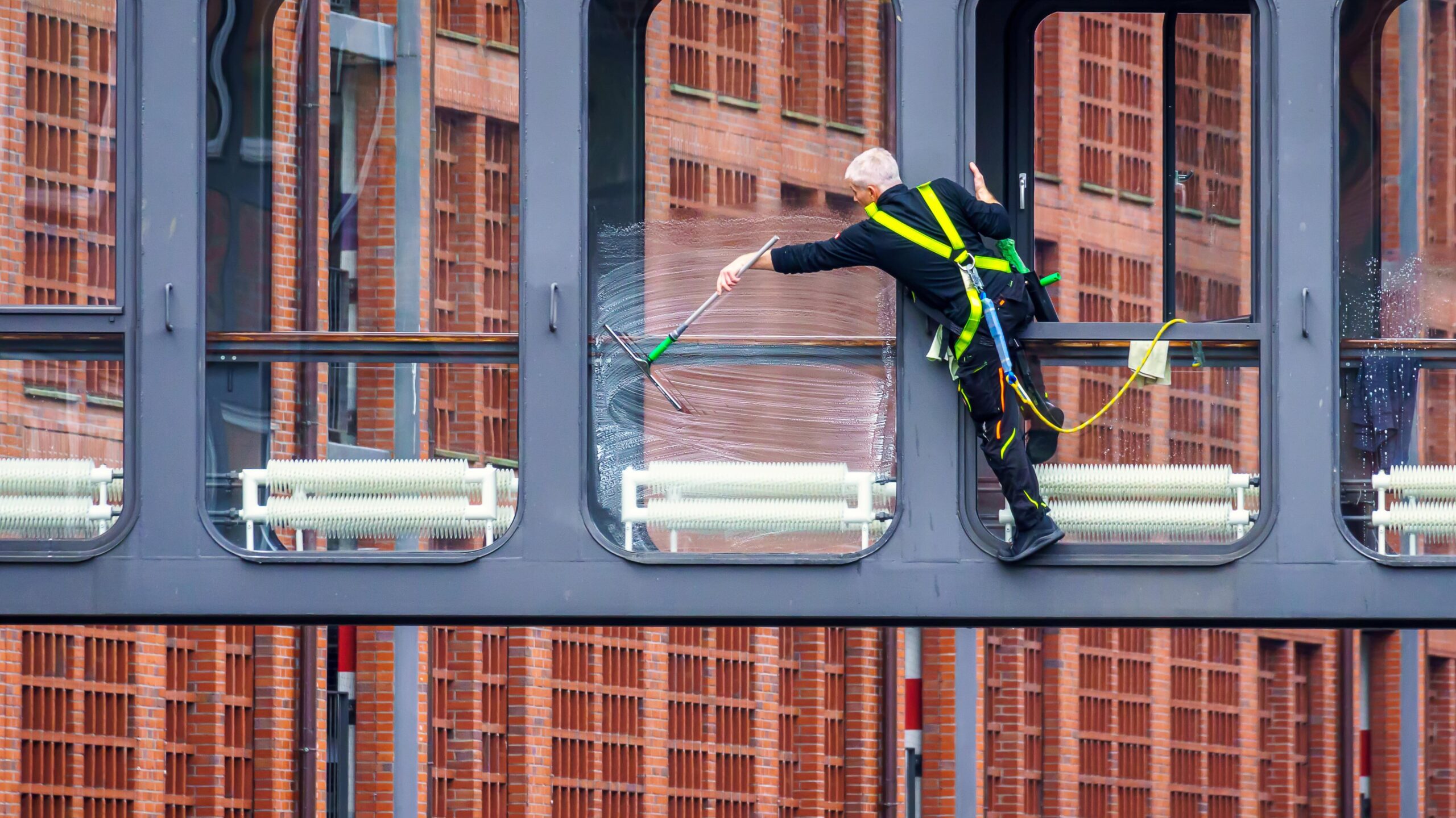 Fenster richtig putzen: So werden Fenster streifenfrei sauber 1 Fenster richtig putzen, Fensterreinigungen für Gebäude