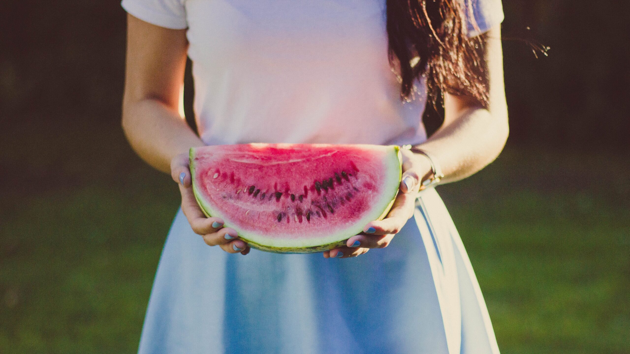 Hitzewelle: Wichtige Maßnahmen bei extremer Hitze für Gesundheit, Zuhause, Auto und Dachgeschoss 2 pexels watermelon 1838547 edited scaled