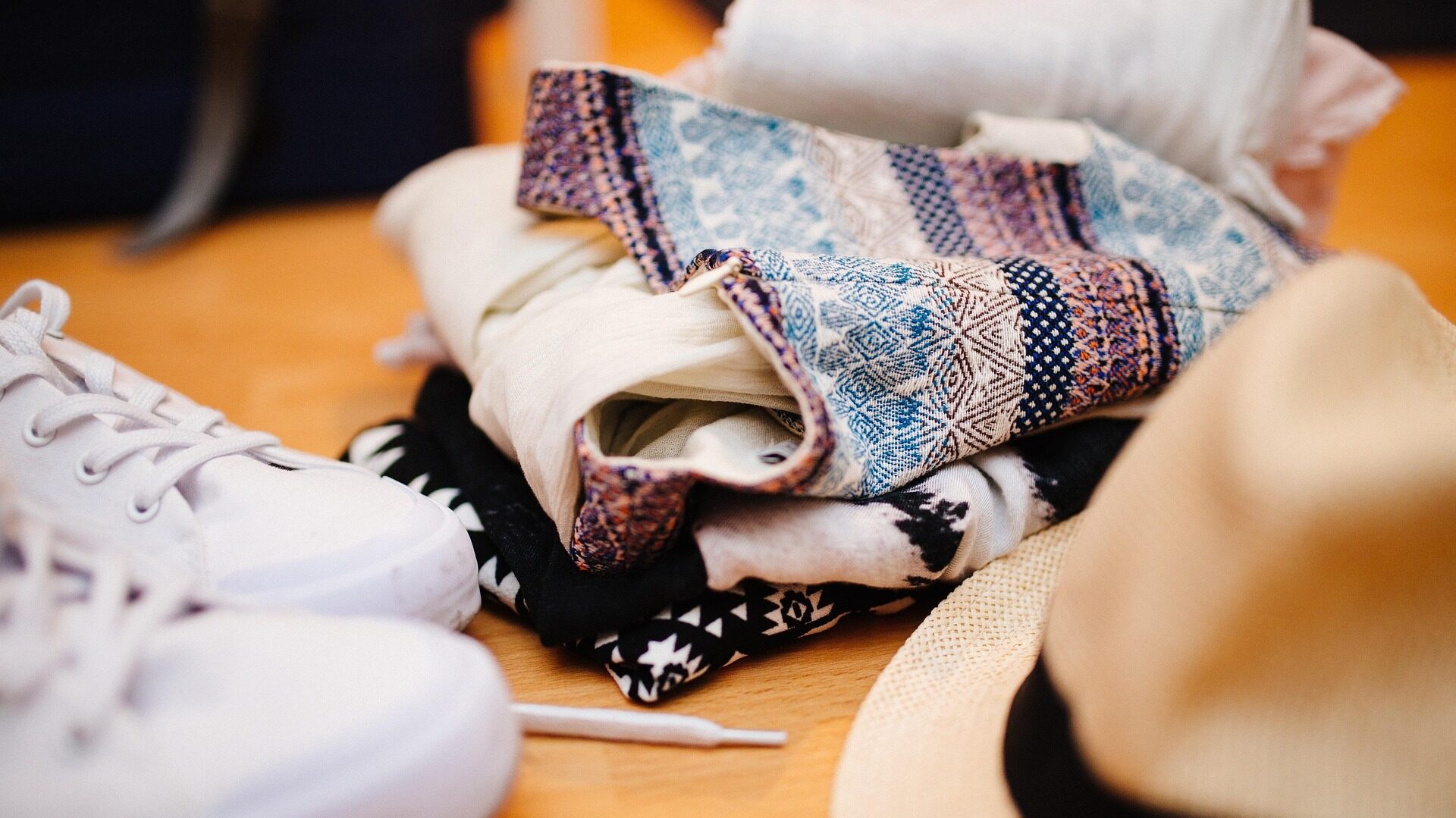 Slow Fashion - Wie Sie Ihren Kleiderschrank nachhaltig gestalten 4 Checken Sie immer Ihren Kleiderschrank, ehe Sie etwas Neues kaufen.