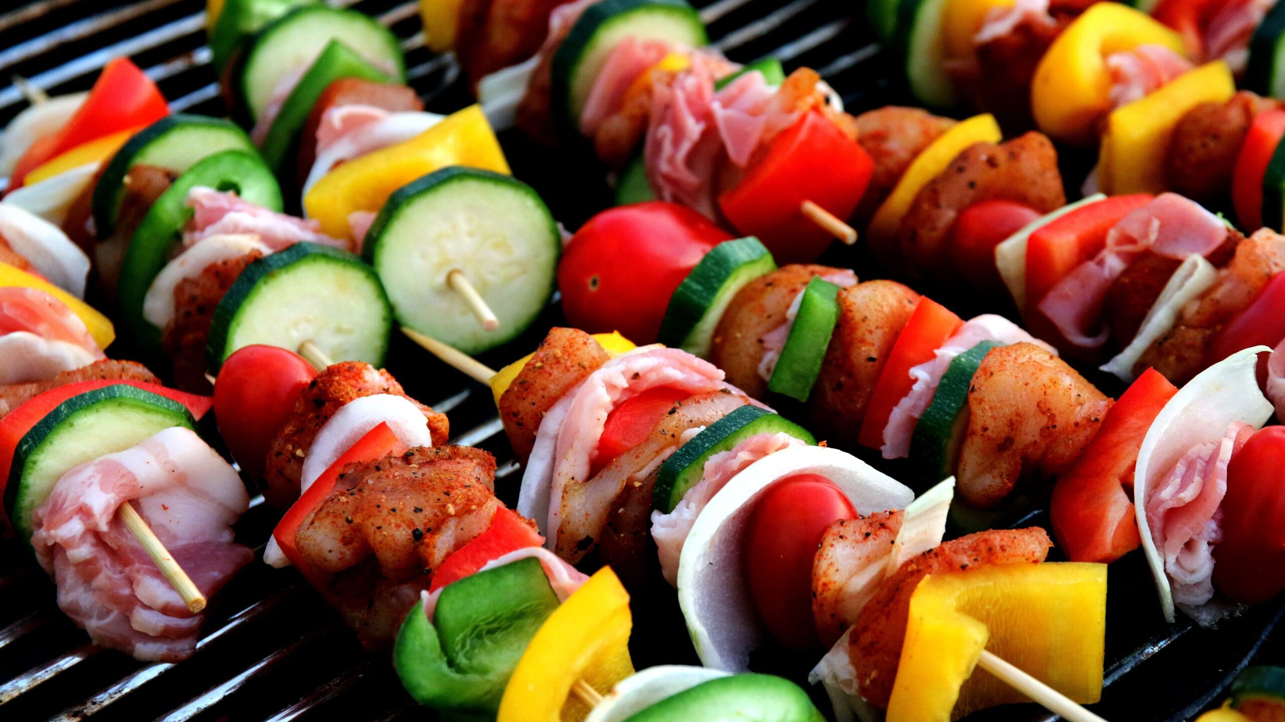 Grillen auf dem Balkon: Was ist erlaubt und worauf sollte man achten? 1 Grillen auf dem Balkon, Sommernächte Balkon, Balkon im Sommer