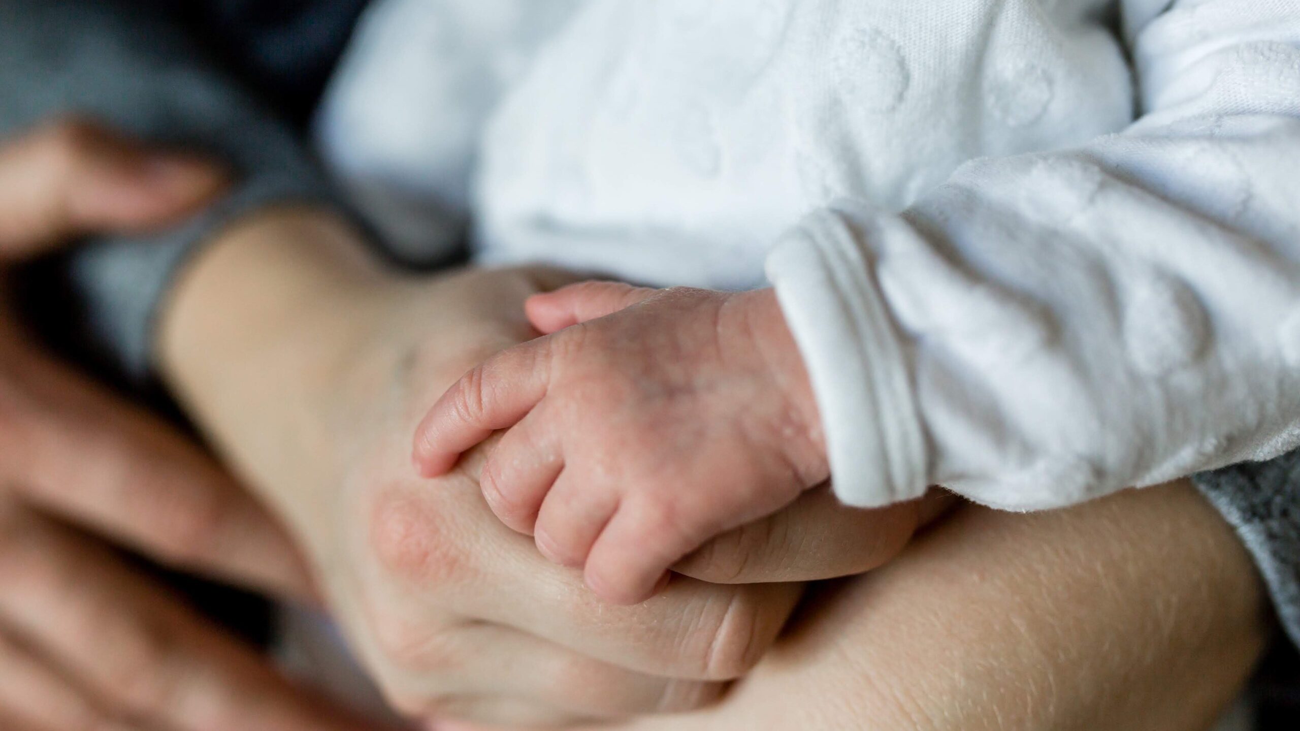Baby schläft nicht – Ursachen, Hintergründe und Lösungen für unruhige Nächte 3 nanas world family 8358014 edited scaled