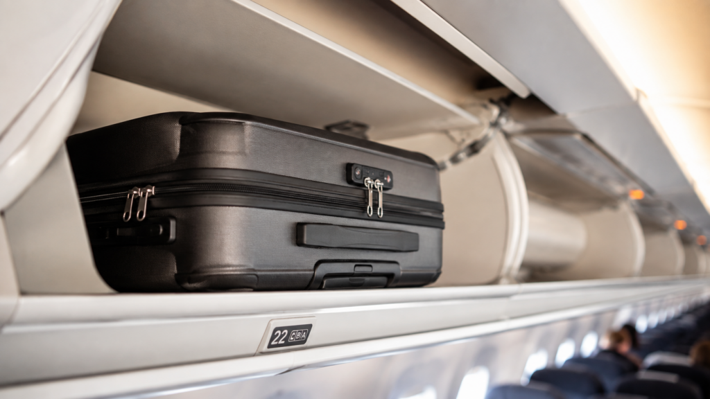 Handgepäck richtig packen: Die besten Tipps für eine entspannte Reise 2 Handgepäck korrekt im Flugzeug lagern