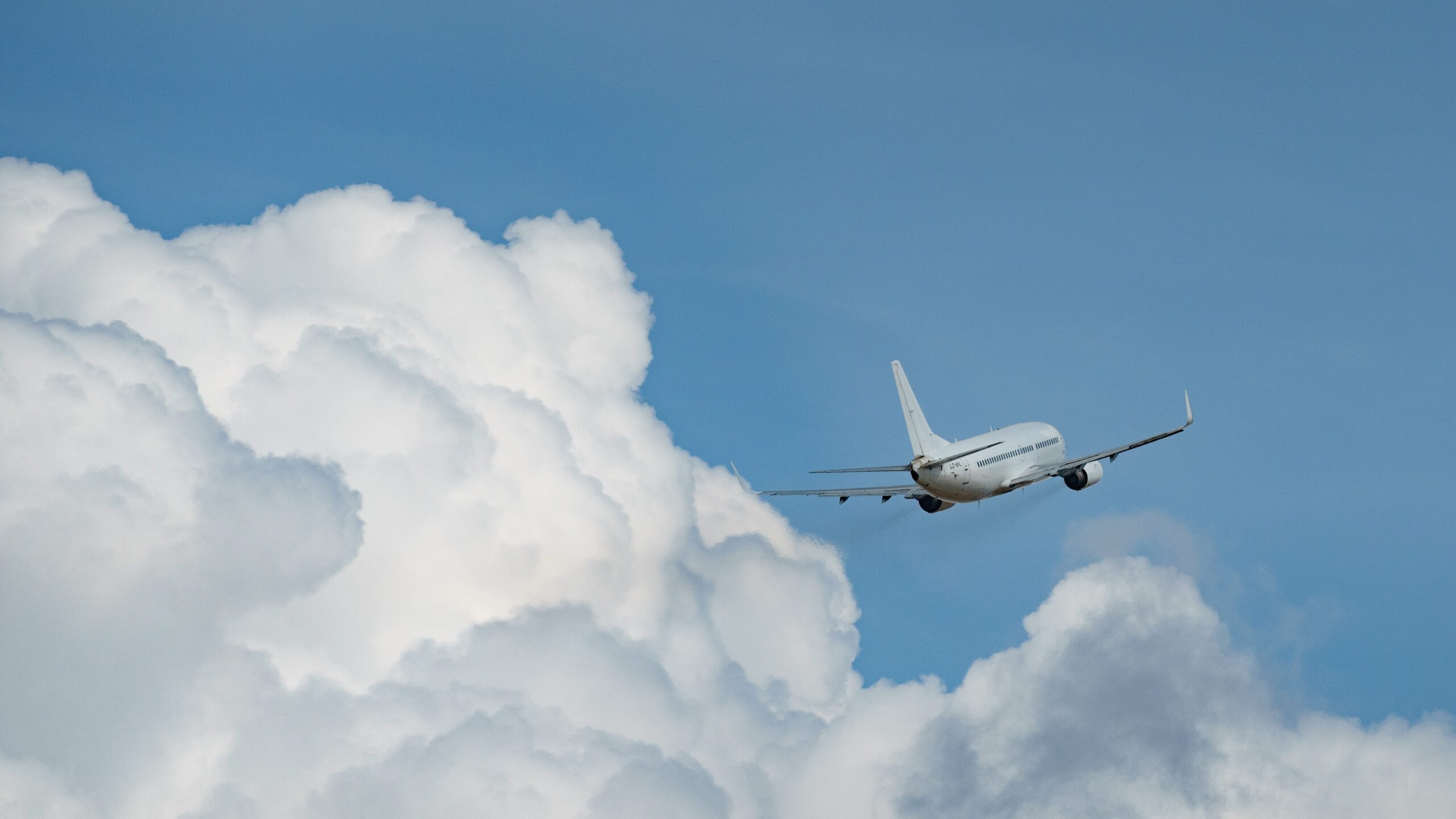 Was tun bei Flugverspätung? Diese Rechte bestehen 2 anestiev airplane 7429725 edited scaled