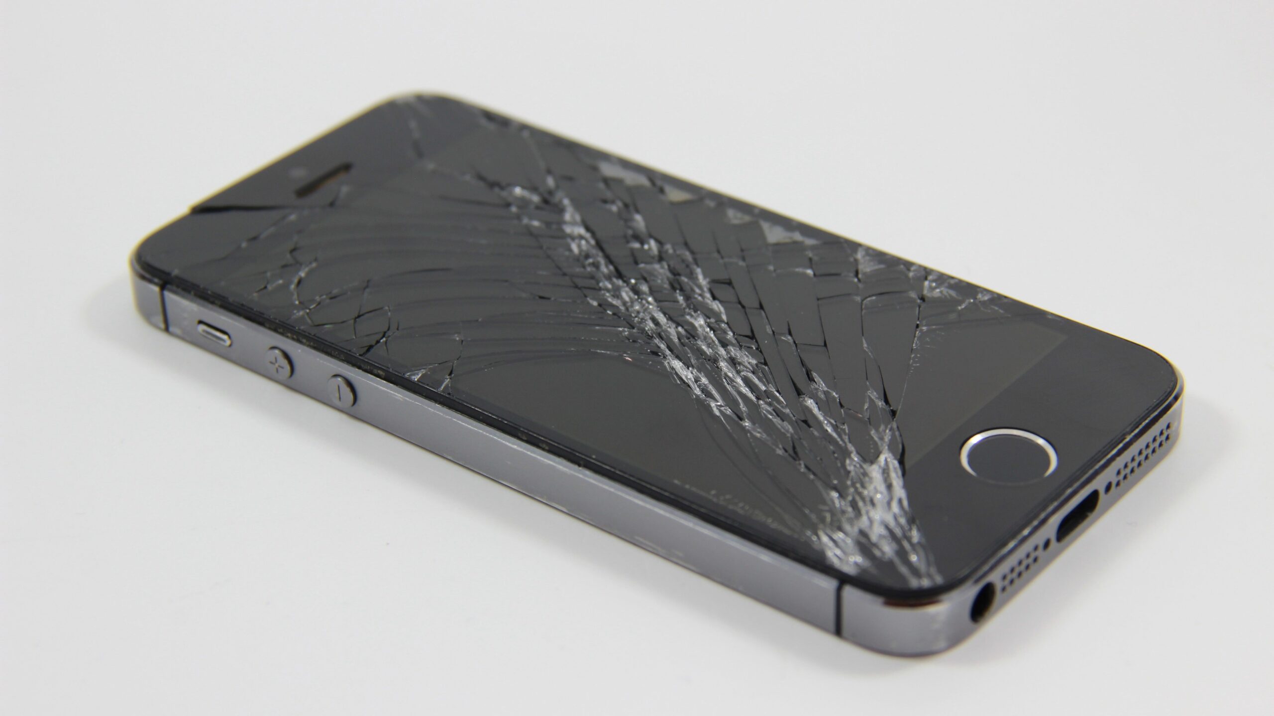 Recht auf Reparatur: Das müssen Verbraucher jetzt wissen 3 asifibhuiya broken display 2222010 edited scaled