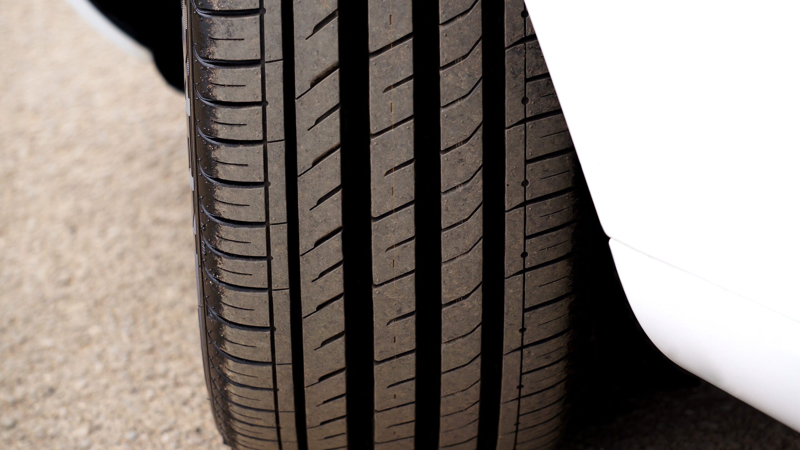 Reifendruck kontrollieren – so geht es richtig 4 autophotography car 3386977 edited scaled
