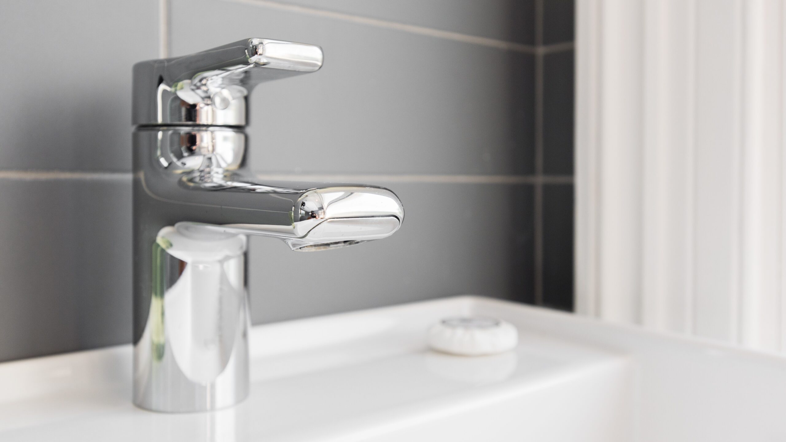 Kalk entfernen: Die besten Hausmittel im Vergleich 1 mowbraycourthotel bathroom 8688132 edited scaled