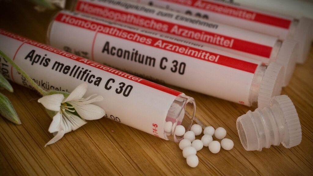 Globuli richtig einnehmen: Wirkung, Wirkstoffe und wichtige Hinweise 2 a different perspective homeopathy 1409035 1920 edited