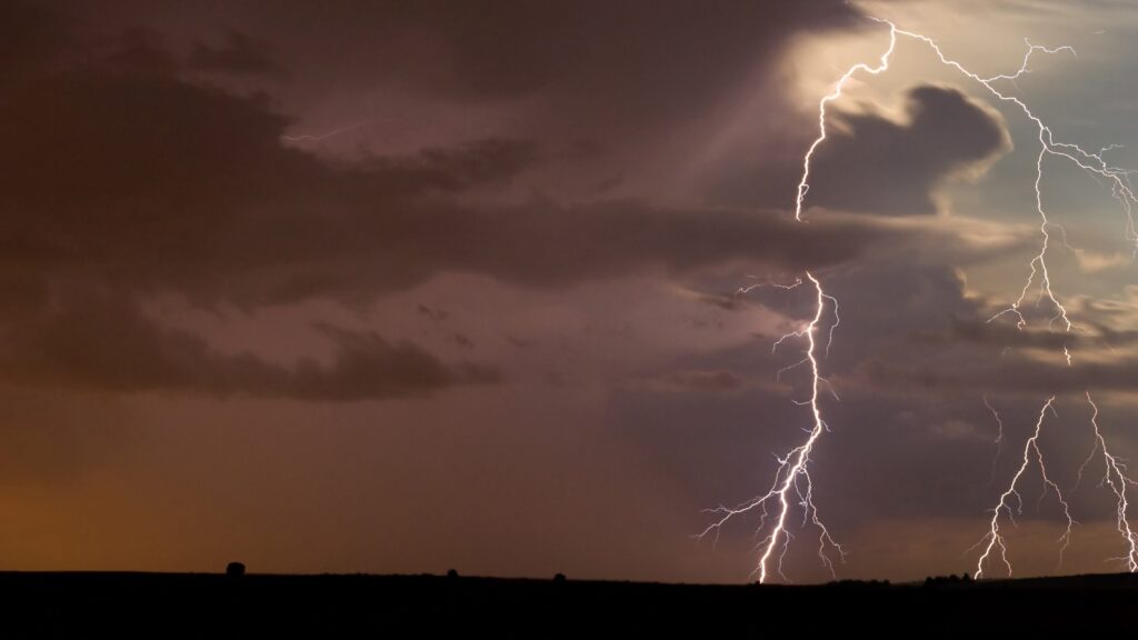 Was tun bei Wasserschaden? Die wichtigsten Schritte 3 Wasserschaden, Überschwemmung, Gewitter