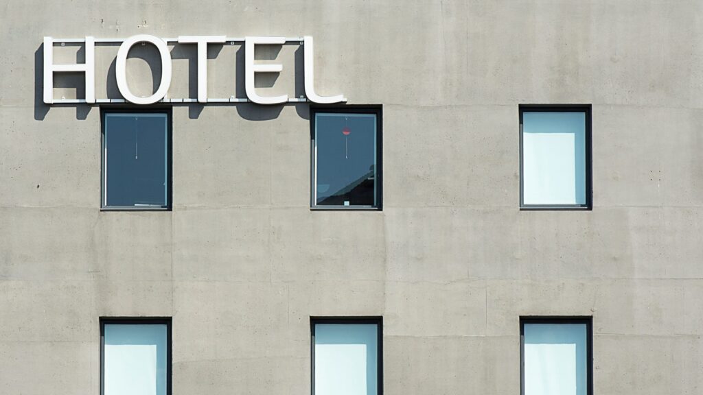 Das richtige Hotel finden: Der umfassende Ratgeber für die passende Unterkunft 3 pexels jan van der wolf 11680885 10047588 scaled edited