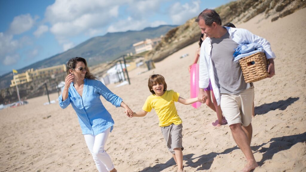Die besten Reiseziele mit Kindern: Familienurlaub zwischen Abenteuer, Erholung und unvergesslichen Erlebnissen 2 pexels kampus 8623321 scaled edited