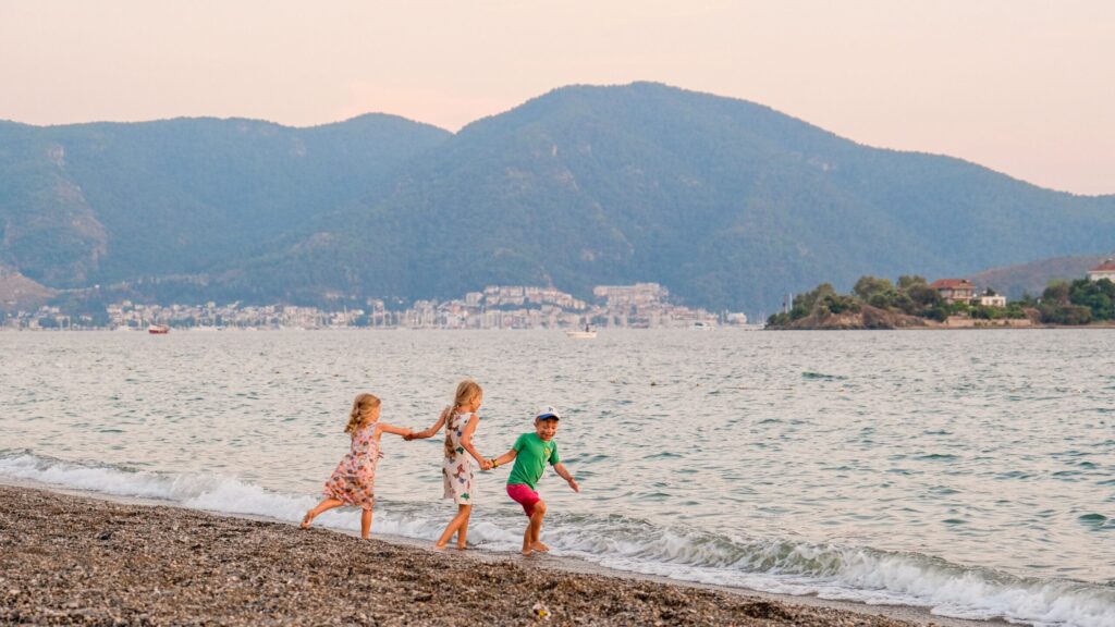 Die besten Reiseziele mit Kindern: Familienurlaub zwischen Abenteuer, Erholung und unvergesslichen Erlebnissen 3 pexels nemika f 1241784841 27792879 scaled edited